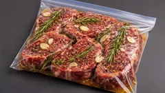 Confezionamento sottovuoto in casa: come farlo senza macchina sottovuoto