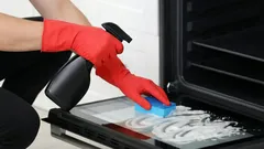 Il prodotto più efficace per rimuovere il grasso incrostato e lo sporco dal forno.